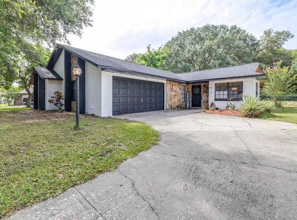 910 VAN DRIVE, AUBURNDALE, FL 33823