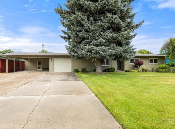 222 Dawn St, Eagle, ID 83616-4832