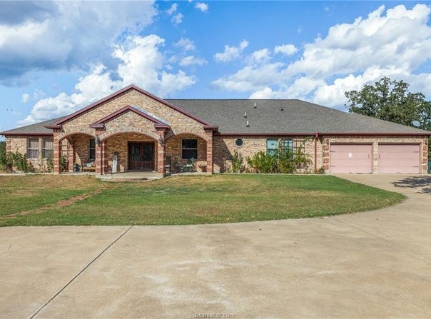 1102 Private Road 2332, Giddings, TX 78942