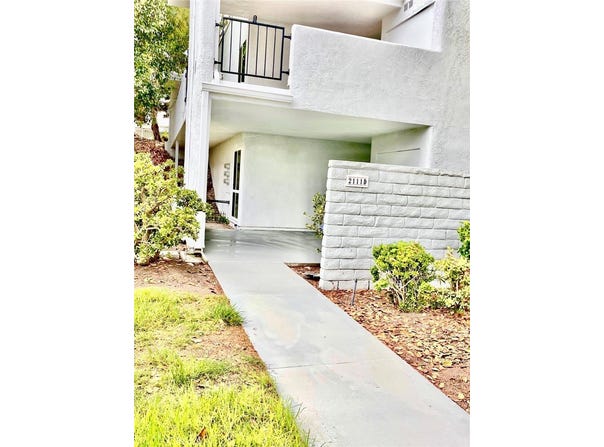 2111 Via Puerta, Laguna Woods, CA 92637