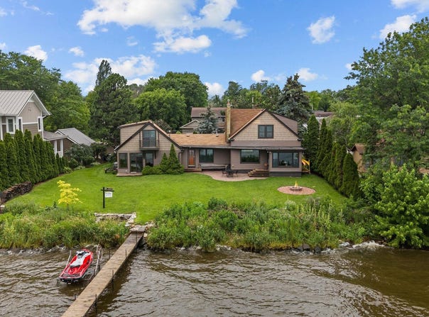 2346 HICKORY Lane, OSHKOSH, WI 54901