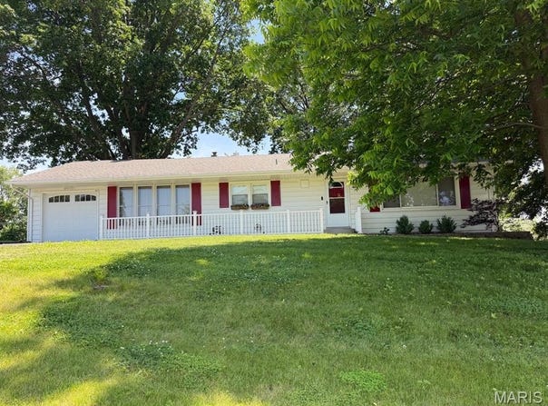 8 Wayne Street, St Charles, MO 63301