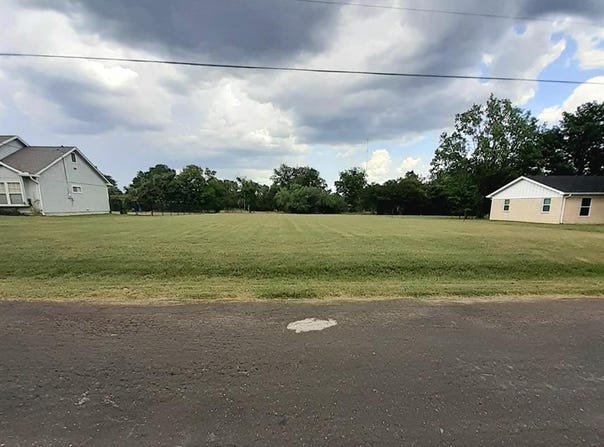725 Henderson Boulevard, Groesbeck, TX 76642