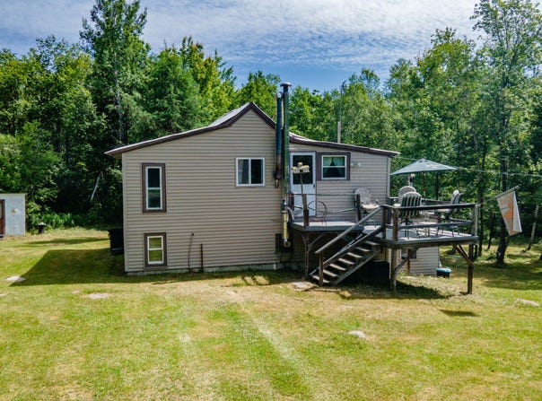 24 Kingsbury Road, Wellington, ME 04942