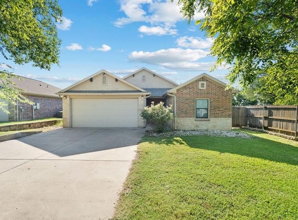 405 Magnolia Street, Hico, TX 76457