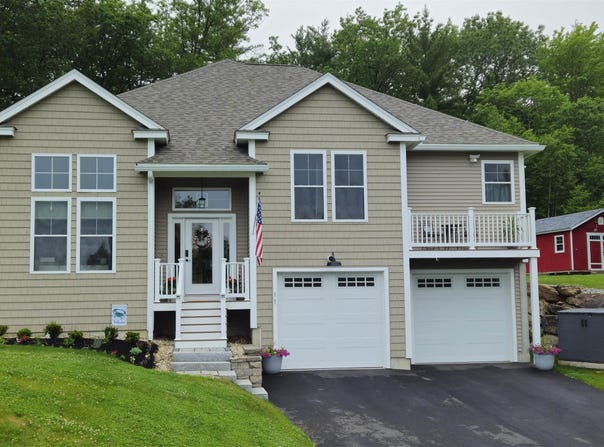 11 Carriage Hill Road, Wilton, NH 03086