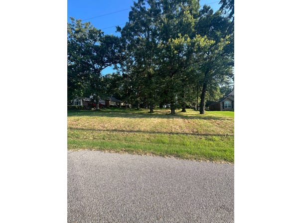1619 Dilar Dr, Grove, OK 74344
