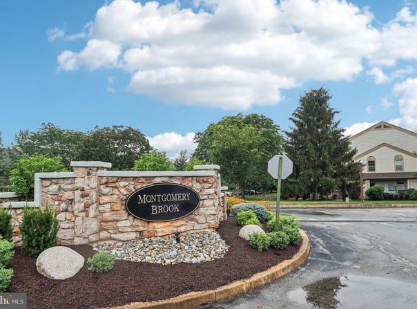 2302 FOXMEADOW CIRCLE, ROYERSFORD, PA 19468