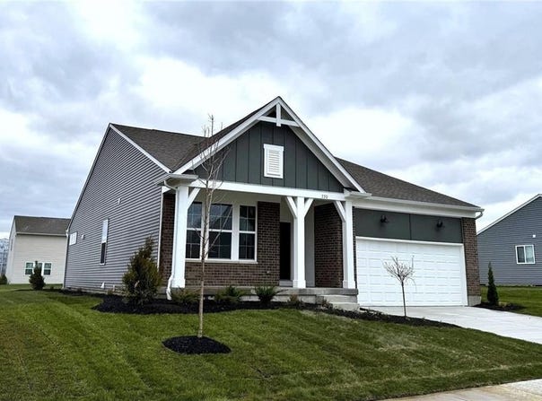 720 Hunters Run Drive, Brookville, OH 45309