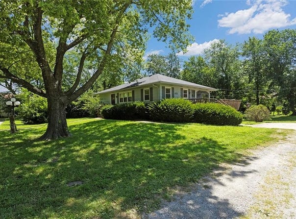 401 S 20th Street, Leavenworth, KS 66048