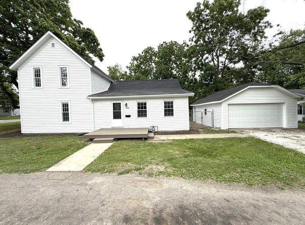 409 E Chestnut Street, Paxton, IL 60957