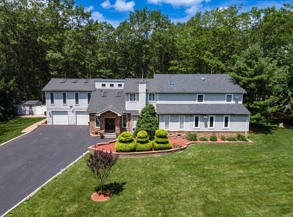 1555 Longleaf Drive, Effort, PA 18330