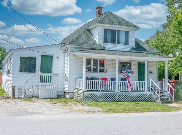 10 Riverside Avenue, Mexico, ME 04257