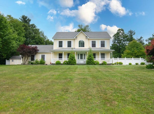 8 Joseph Ct, Schaghticoke, NY 12154