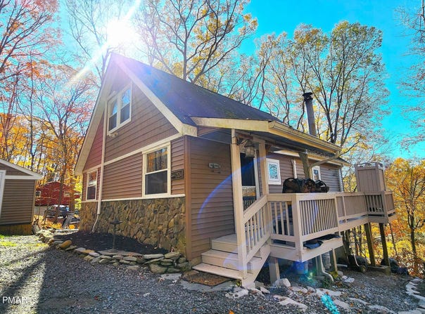 2124 Meadowlark Circle, Bushkill, PA 18324
