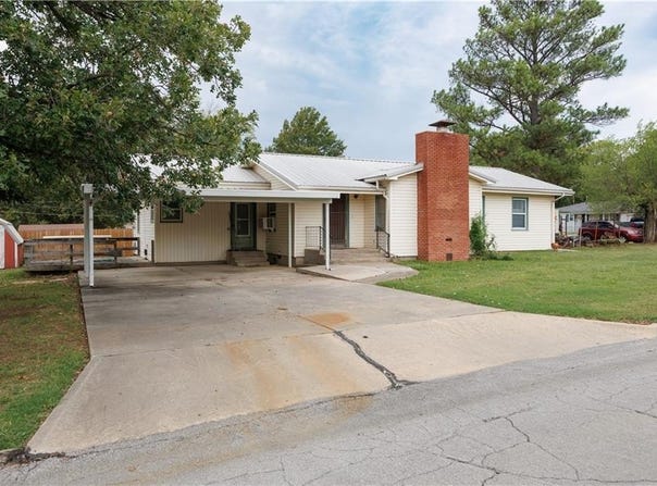 1008 Coronada Street, Coffeyville, KS 67337