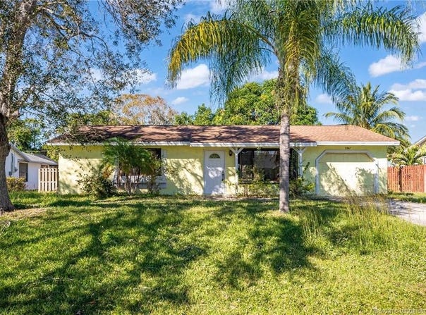 2367 SE Manor Avenue, Port St Lucie, FL 34952