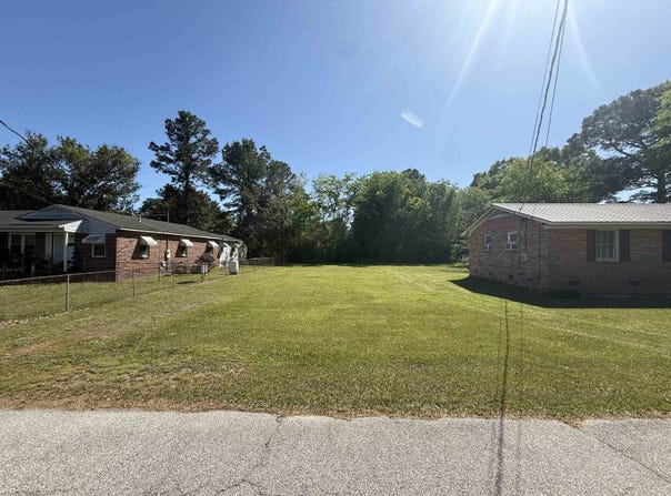 Strawberry St., Marion, SC 29571