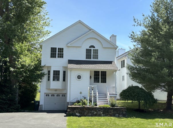 1260 Cutspring Road, Stratford, CT 06614