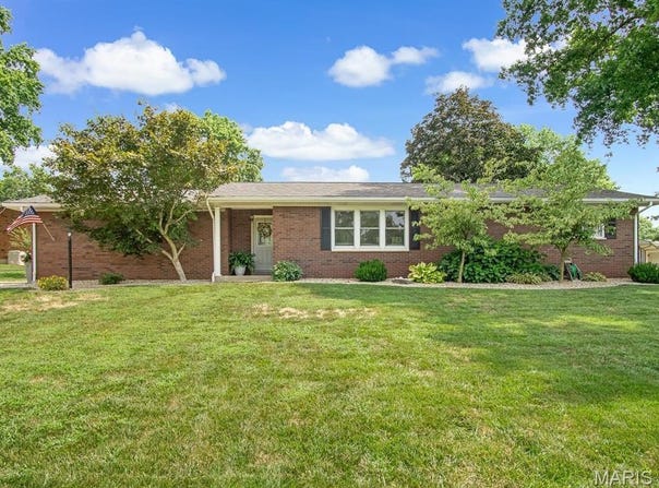 405 Sycamore Avenue, Waterloo, IL 62298