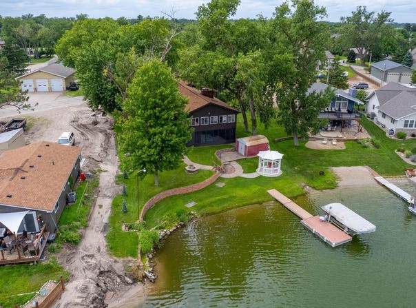 33 Lakewood Drive, Columbus, NE 68601