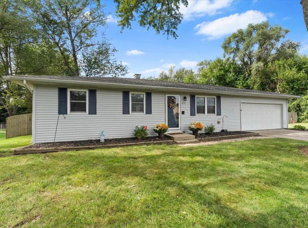 51555 Forestbrook Avenue, South Bend, IN 46637-1852