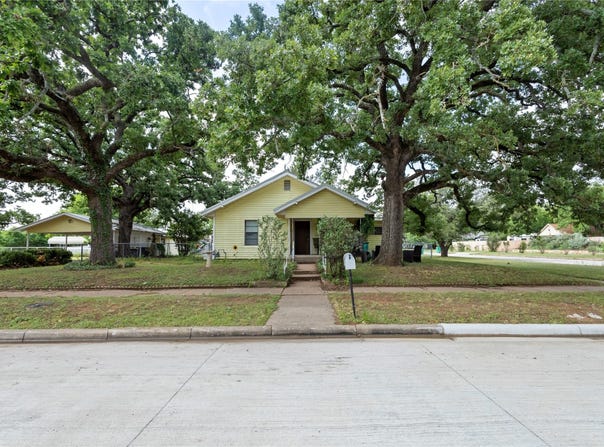 612 W Moss Street, Eastland, TX 76448