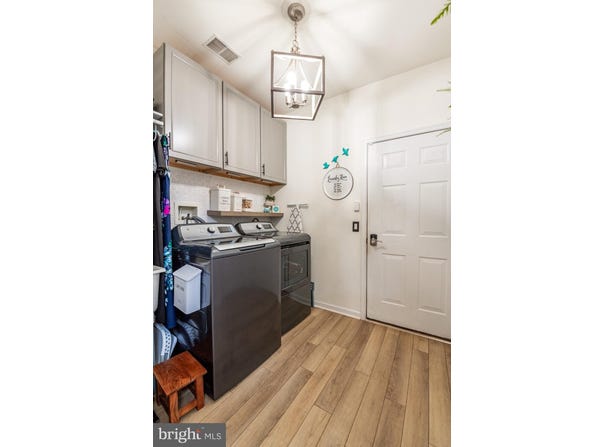 18 KENT LANE, EASTON, PA 18045