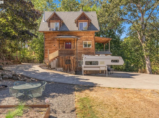 2260 SHERMAN Ave, HoodRiver, OR 97031