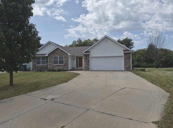 1018 N 3rd Avenue, Winterset, IA 50273