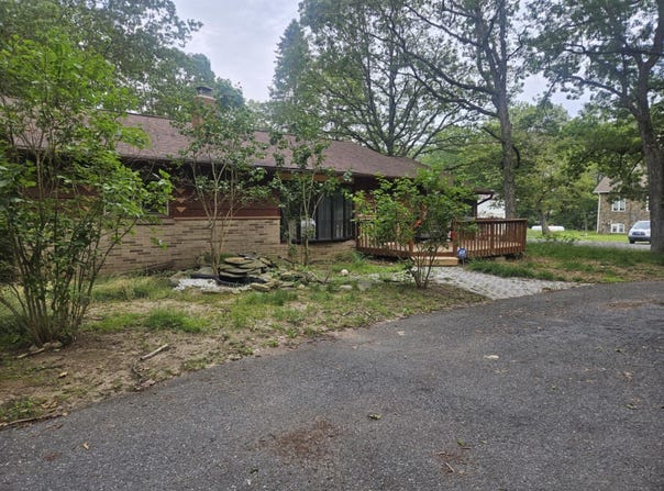 159 Summit Avenue, Pocono Summit, PA 18346