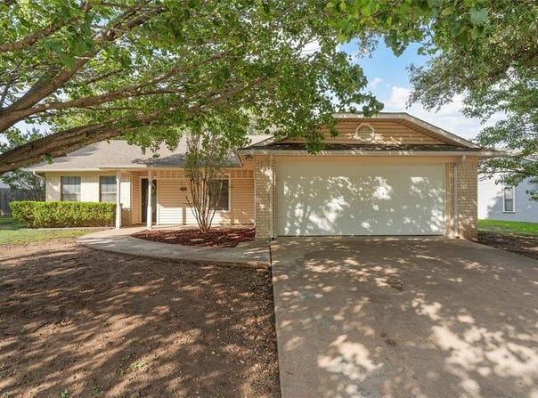 1010 December Drive, Hewitt, TX 76643