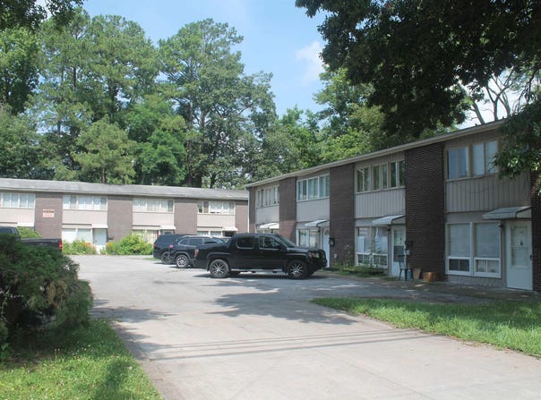 604 S OAKLAND Avenue, Carbondale, IL 62901