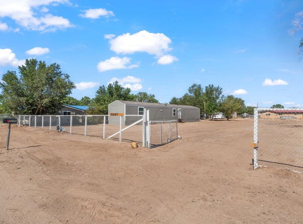 5227 Cerritos Avenue, Los Lunas, NM 87031