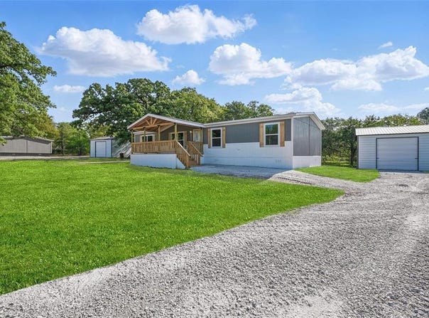 128 Overland Trail, Azle, TX 76020