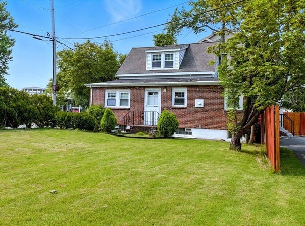 14 Palmer St, Quincy, MA 02169