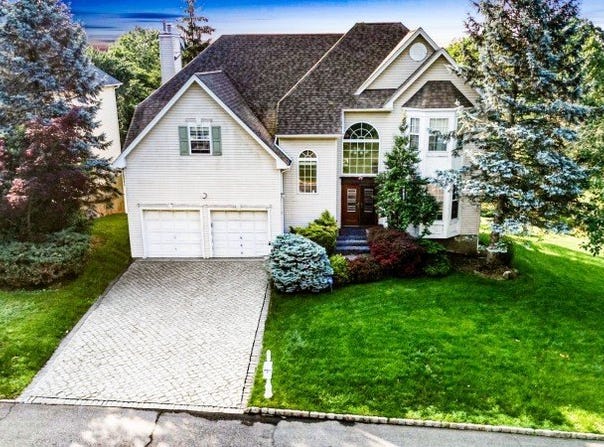 27 Wingate Way, Green Brook Twp., NJ 08812-1800