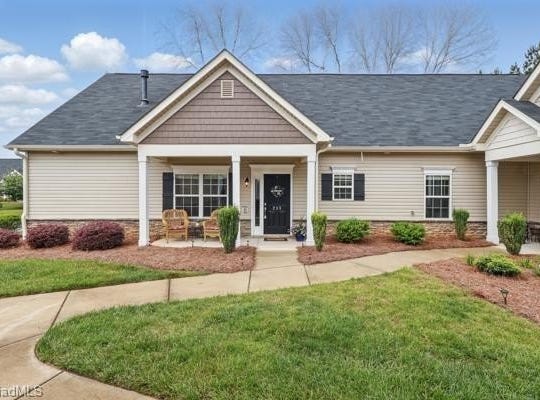 233 Hawks Nest Circle, Clemmons, NC 27012
