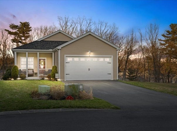 8 Tea Party Drive, Uxbridge, MA 01569