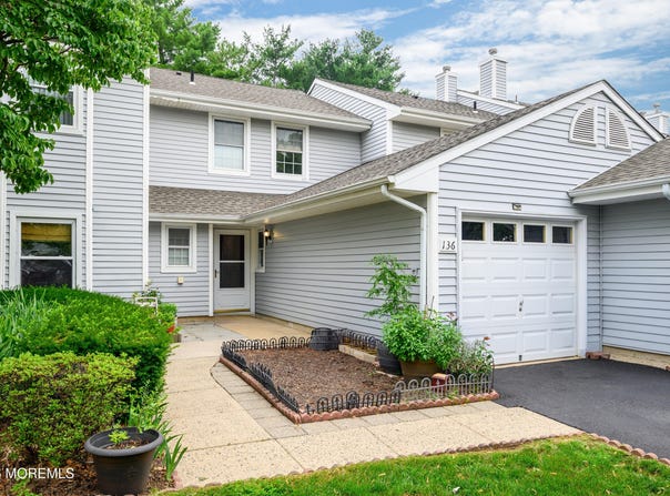 136 Woodmere Drive, Parlin, NJ 08859
