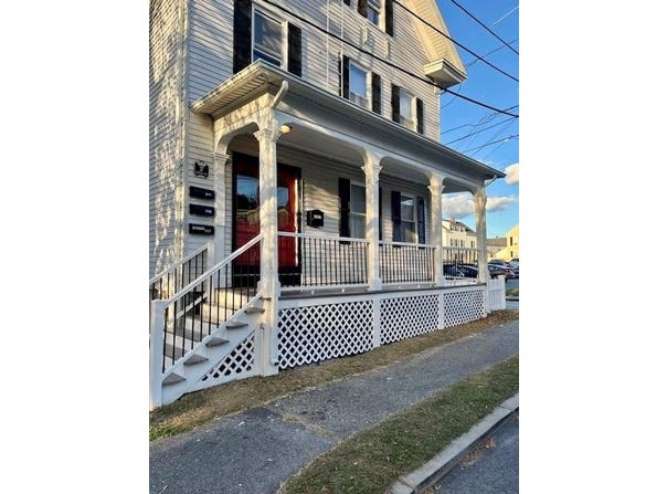37 Lincoln Avenue, Bristol, RI 02809