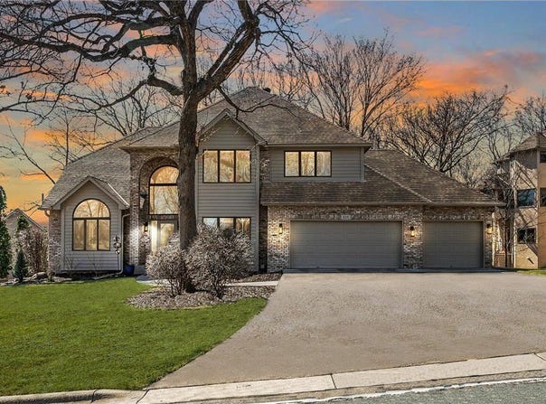 213 Innsbrook Lane, Burnsville, MN 55306