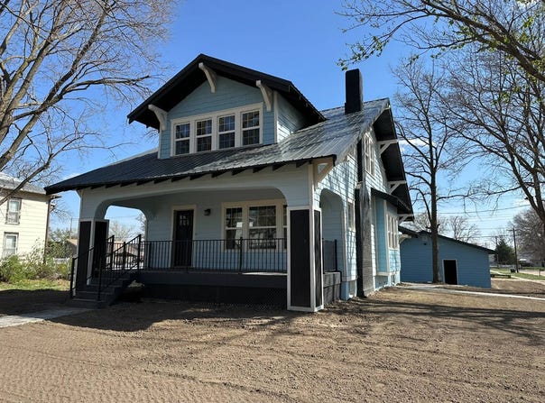 815 Lincoln Ave., Hebron, NE 68370