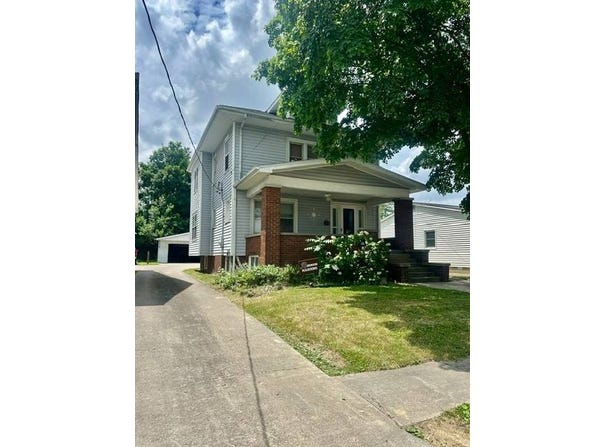 507 E. Walnut St., Robinson, IL 62454