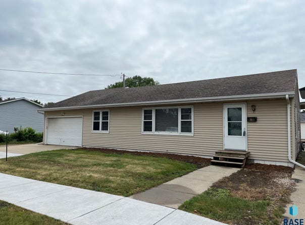 115 S Blair Ave, Canton, SD 57013