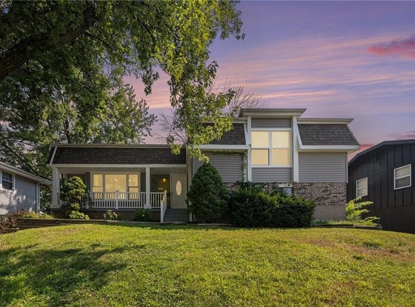 6901 E 140th Terrace, Grandview, MO 64034