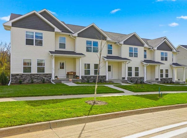 711 E Foster Rd, IowaCity, IA 52245
