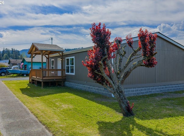 1314 BOTHWICK St, MyrtlePoint, OR 97458