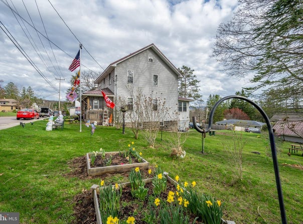 611 E OAK STREET, OAKLAND, MD 21550