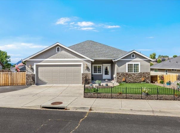 1174 Highlands Drive, Eagle Point, OR 97524